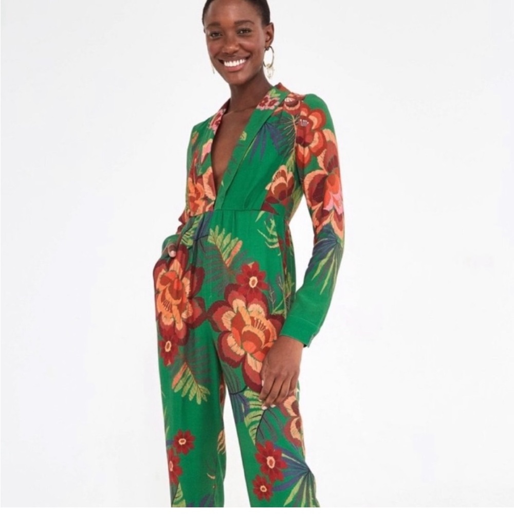 ✨NWT✨FARM Rio Jumpsuit Floral V Neckline Boboikat size Small